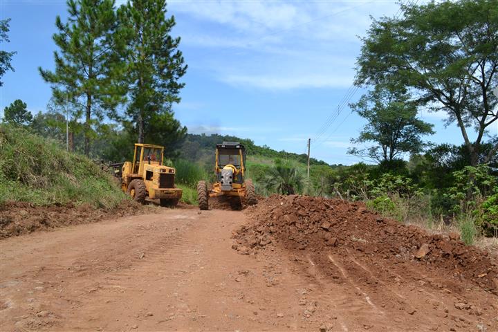 Secretaria de Transportes realiza melhorias nas estradas do interior